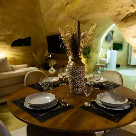 La Falaise Perdue, Troglodyte & Prive Daire