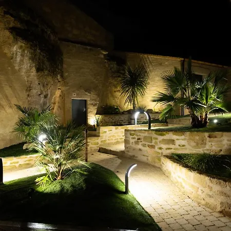 La Falaise Perdue : Troglodyte Grandiose *