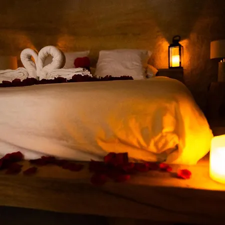 La Falaise Perdue, Troglodyte&spa Privé *